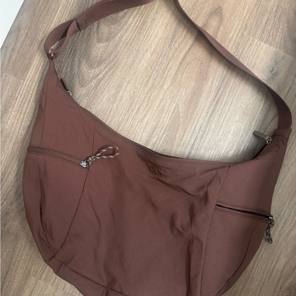 Lululemon Athletica Large Slouchy Sling Bag 13L